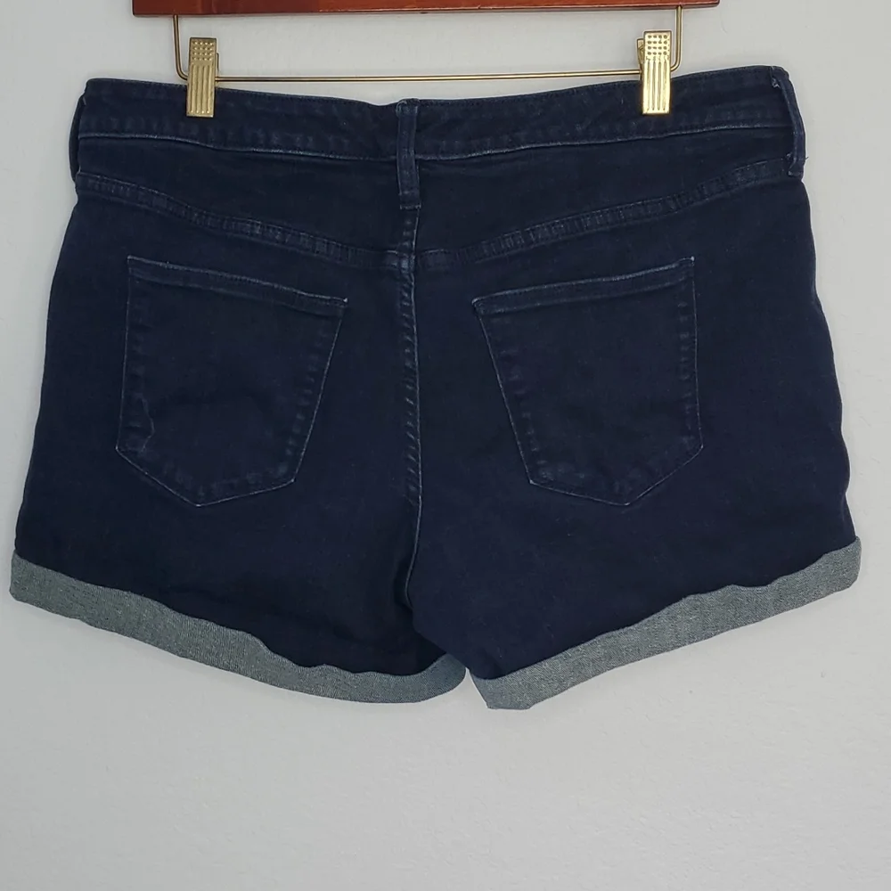 Universal Thread Shorts - Picture 2 of 3
